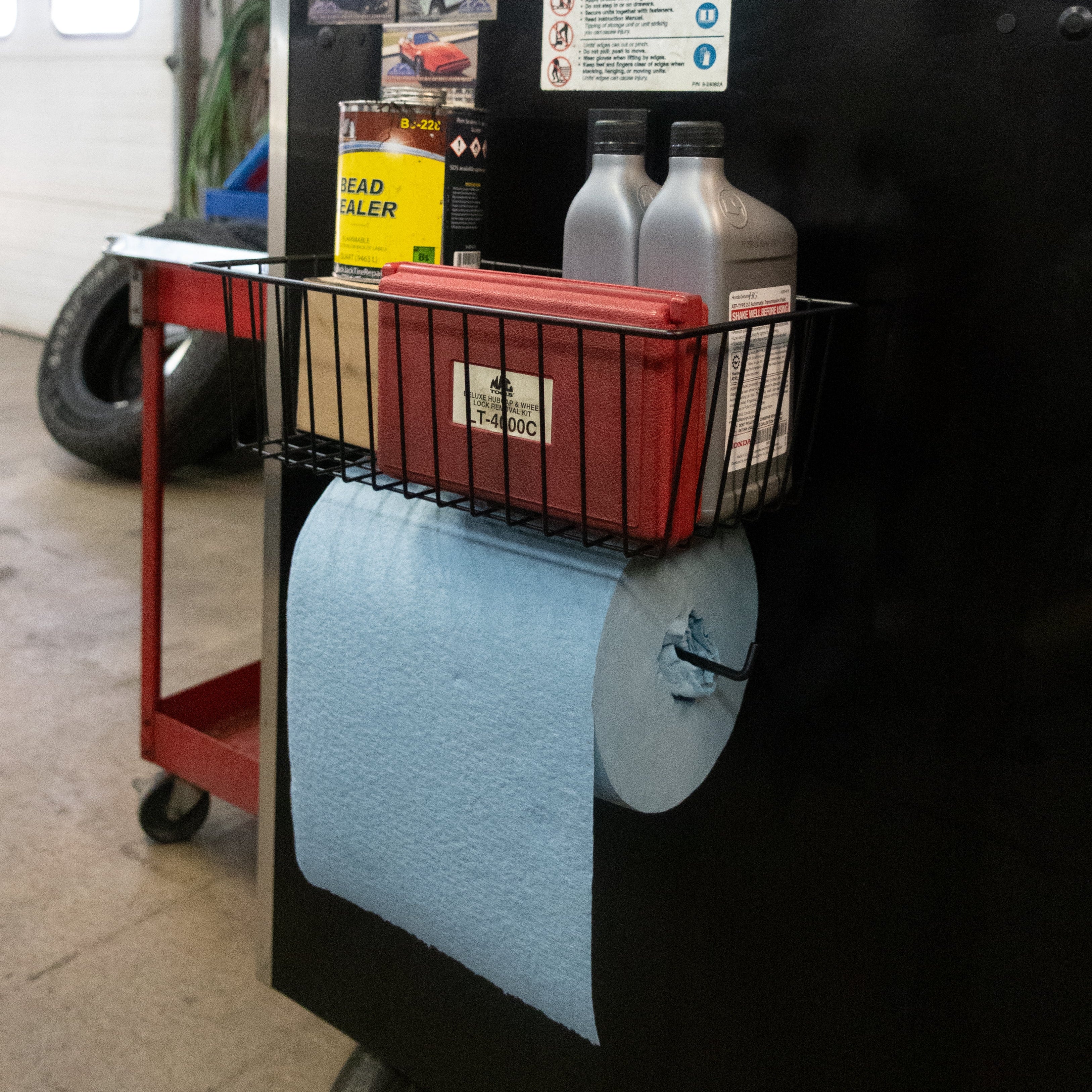 Gator Utility Basket with Towel Bar - 35 lb Capacity